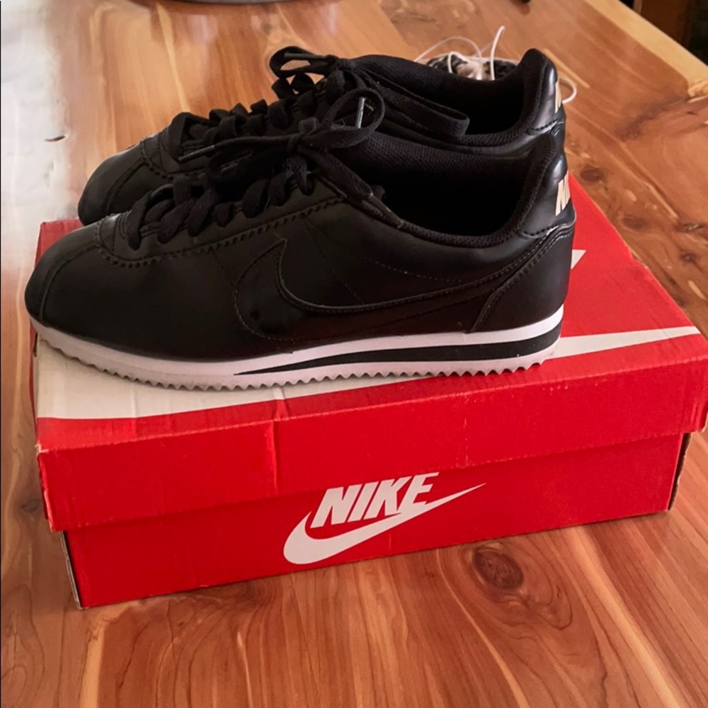 Women’s Nike Black Leather Cortez sz 6.5W